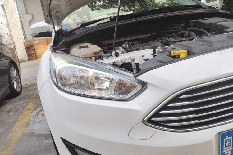 Used Ford Focus 2017 Sedan 1.6L Automatic Comfort Plus SmartDrive Edition Right Front Headlight