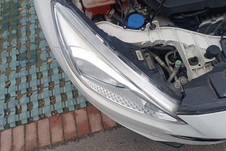 Used Ford Focus 2017 Sedan EcoBoost 180 Automatic Elite Model Right Front Headlight