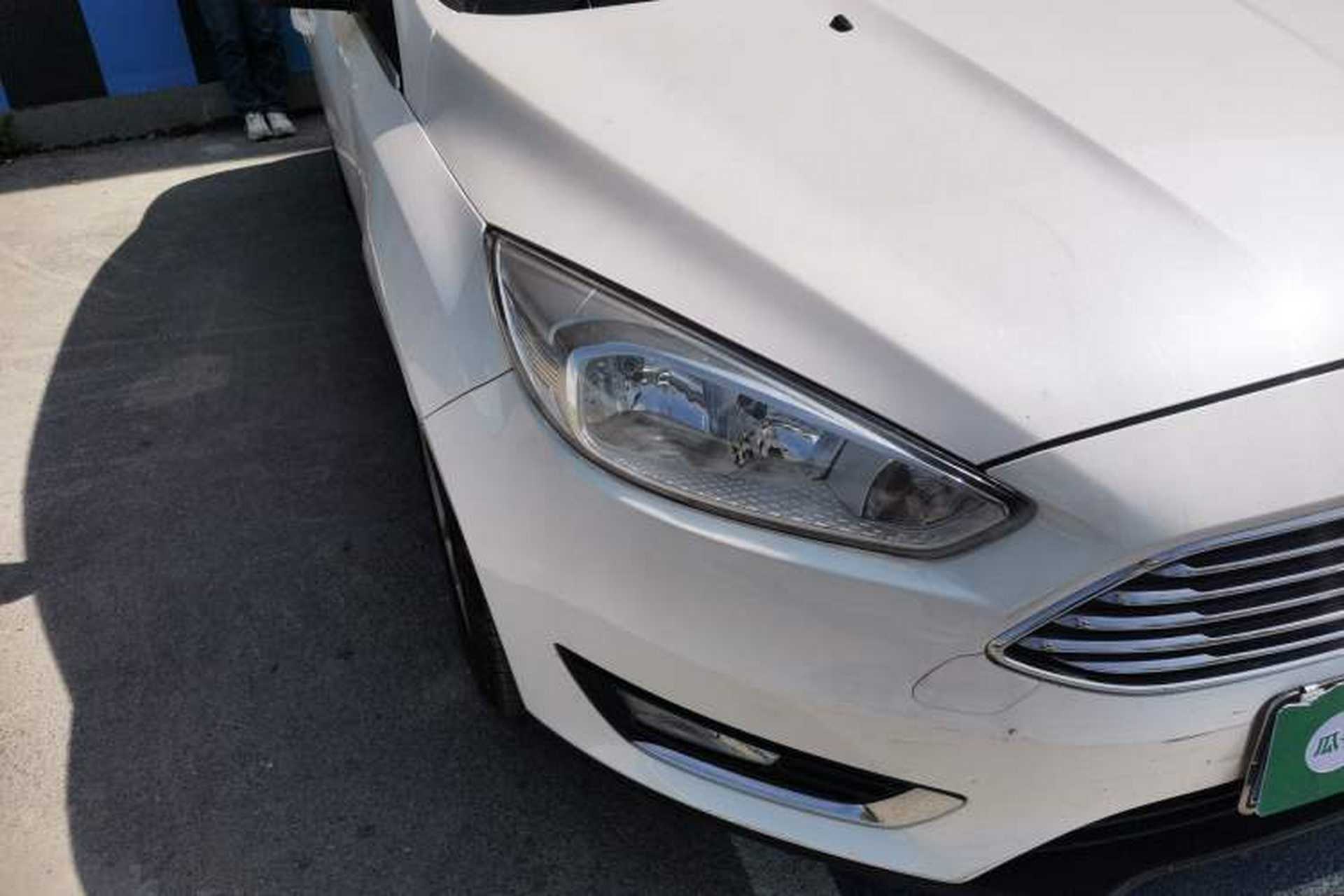 Used Ford Focus 2017 Sedan EcoBoost 180 Automatic Elite Model Right Front Headlight