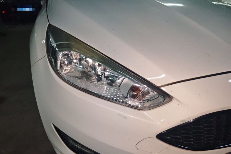 Used Ford Focus 2017 1.5T CTCC White and Black Limited Edition Right Front Headlight