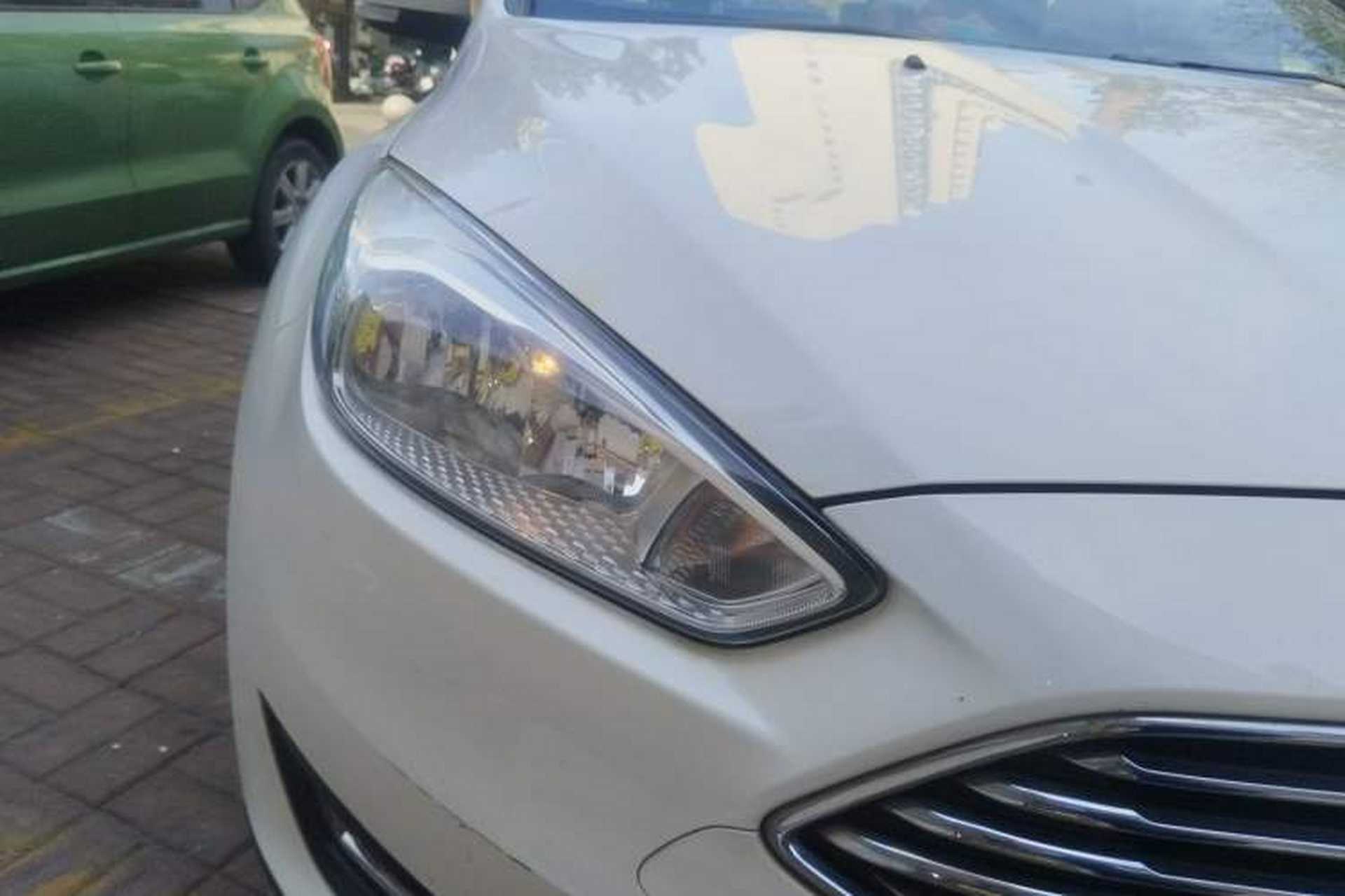 Used Ford Focus 2017 Sedan 1.6L Automatic Comfort Plus SmartDrive Edition Right Front Headlight