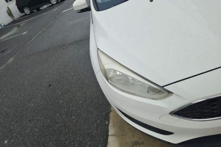 Used Ford Focus 2017 Hatchback 1.6L Automatic Comfort Plus SmartDrive Edition Right Front Headlight