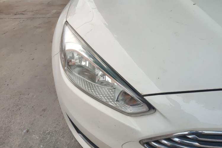 Used Ford Focus 2017 Sedan EcoBoost 180 Automatic Elite Model Right Front Headlight