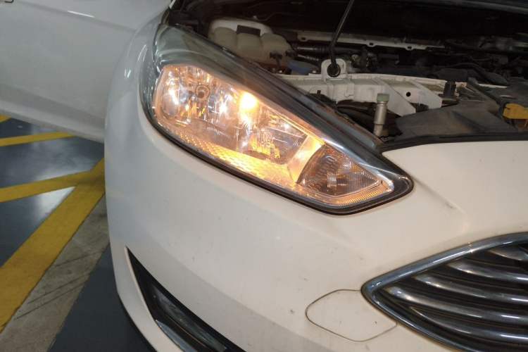 Used Ford Focus 2017 Sedan 1.6L Automatic Fashion Edition Smart Drive Version Right Front Headlight