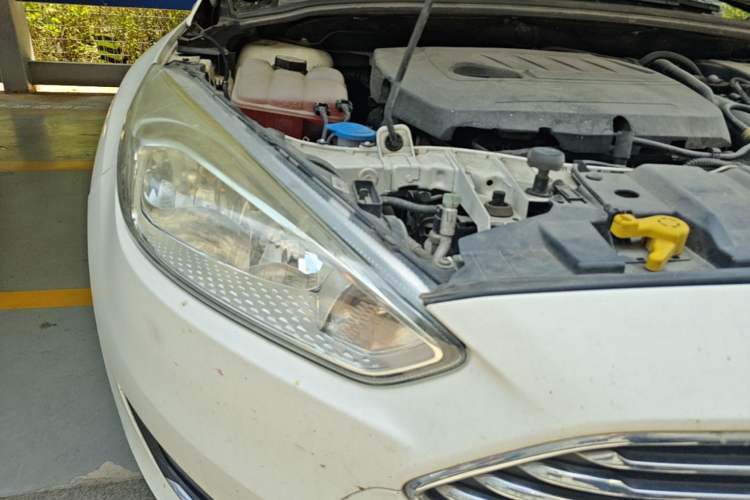 Used Ford Focus 2017 Sedan EcoBoost 180 Automatic Elite Model Right Front Headlight