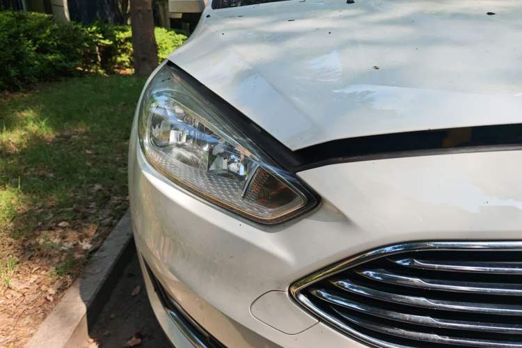 Used Ford Focus 2017 Sedan EcoBoost 125 Automatic Supreme Style SmartDrive Edition Right Front Headlight