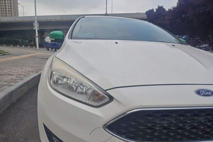 Used Ford Focus 2017 Hatchback 1.6L Manual Comfort Plus SmartDrive Edition Right Front Headlight