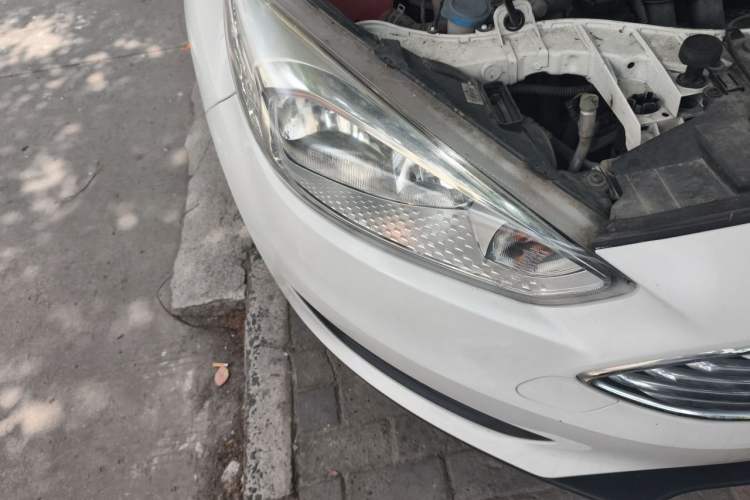 Used Ford Focus 2017 Sedan 1.6L Manual Comfort Plus SmartDrive Edition Right Front Headlight