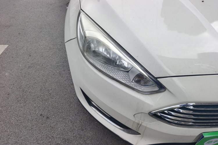 Used Ford Focus 2017 Sedan EcoBoost 180 Automatic Elite Model Right Front Headlight