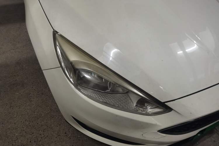 Used Ford Focus 2017 Hatchback 1.6L Automatic Comfort Plus SmartDrive Edition Right Front Headlight