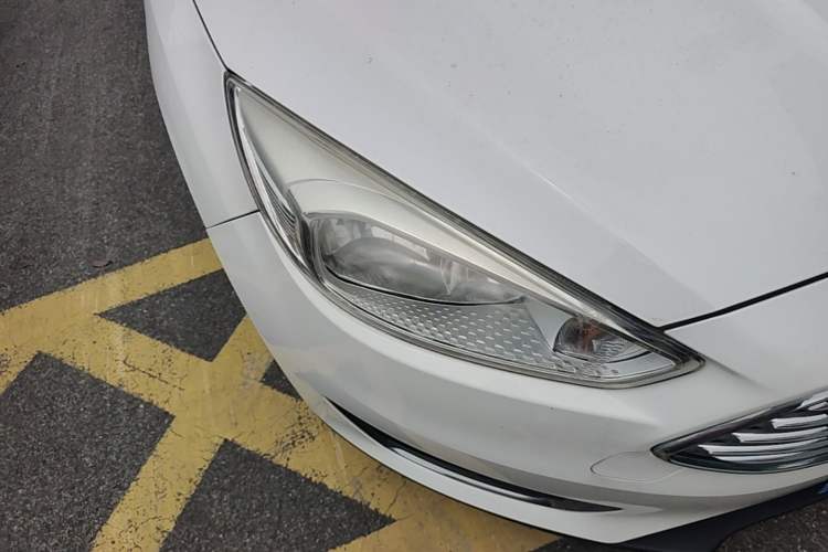 Used Ford Focus 2017 Sedan 1.6L Automatic Fashion Edition Smart Drive Version Right Front Headlight