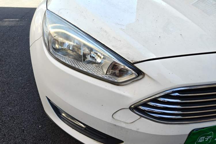 Used Ford Focus 2017 Sedan 1.6L Manual Fashion Edition Smart Drive Version Right Front Headlight