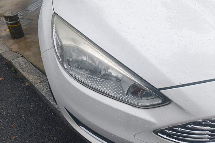 Used Ford Focus 2017 Sedan EcoBoost 180 Automatic Elite Model Right Front Headlight