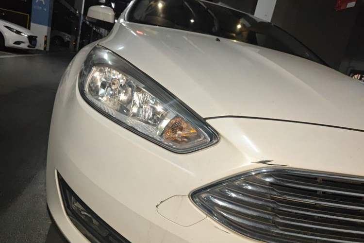 Used Ford Focus 2017 Sedan 1.6L Manual Fashion Edition Smart Drive Version Right Front Headlight