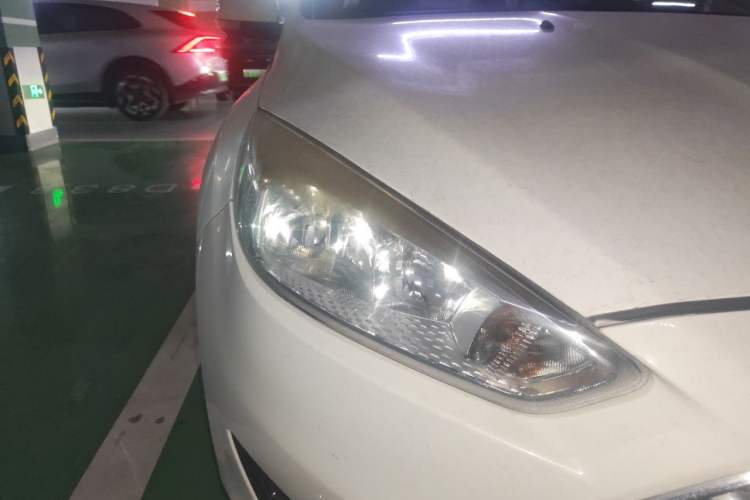 Used Ford Focus 2017 Sedan EcoBoost 125 Automatic Supreme Style SmartDrive Edition Right Front Headlight