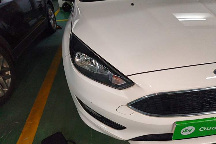 Used Ford Focus 2017 Hatchback EcoBoost 180 Automatic Sport Model Right Front Headlight