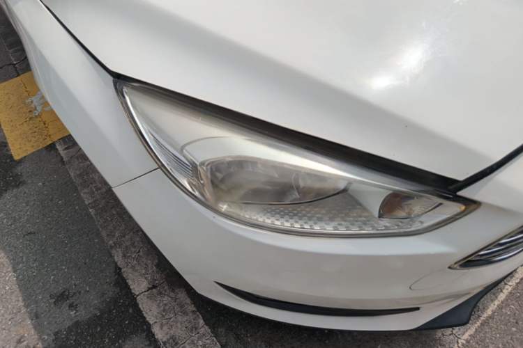 Used Ford Focus 2017 Sedan 1.6L Automatic Comfort Plus SmartDrive Edition Right Front Headlight