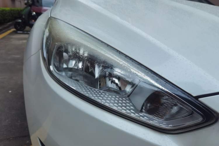 Used Ford Focus 2017 Sedan EcoBoost 180 Automatic Elite Model Right Front Headlight