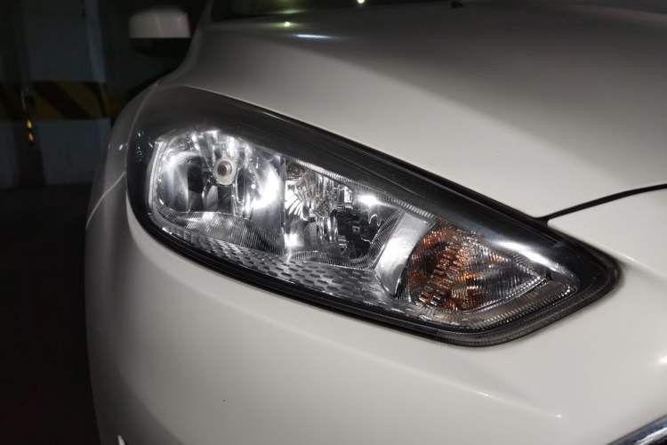 Used Ford Focus 2017 Hatchback 1.6L Automatic Fashion Edition Smart Drive Version Right Front Headlight
