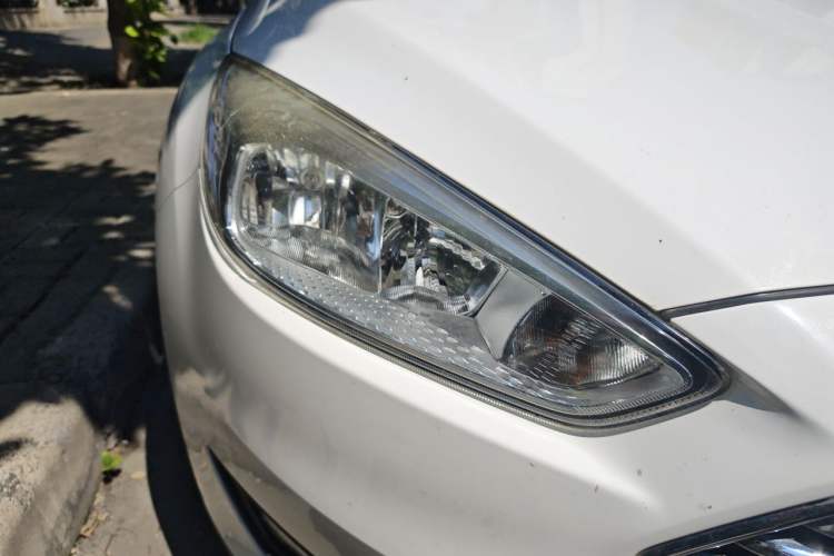 Used Ford Focus 2017 Sedan 1.6L Automatic Fashion Edition Smart Drive Version Right Front Headlight