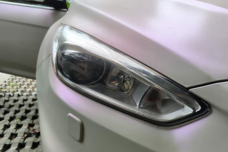 Used Ford Focus 2017 Hatchback EcoBoost 180 Automatic Sport Model Right Front Headlight