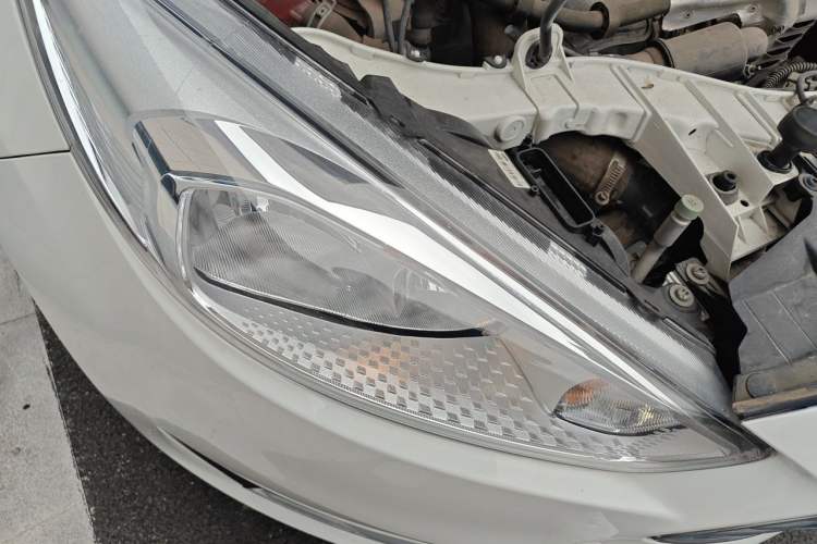 Used Ford Focus 2017 Sedan EcoBoost 125 Automatic Supreme Style SmartDrive Edition Right Front Headlight