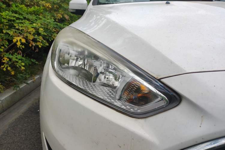 Used Ford Focus 2017 Sedan EcoBoost 180 Automatic Elite Model Right Front Headlight