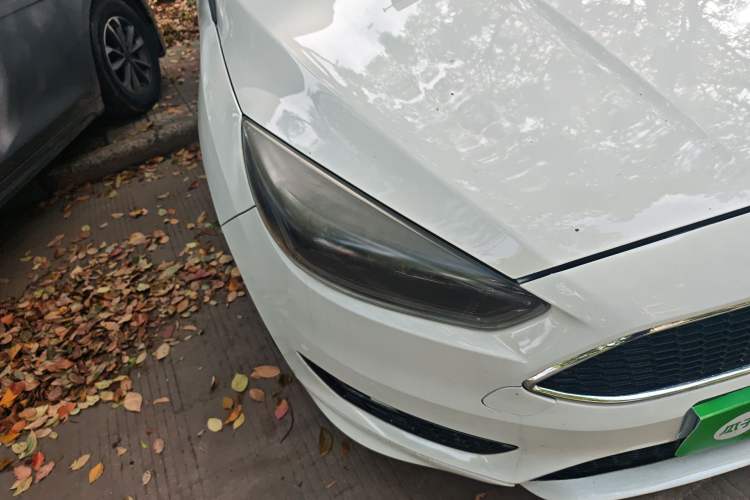 Used Ford Focus 2017 1.5T CTCC White and Black Limited Edition Right Front Headlight