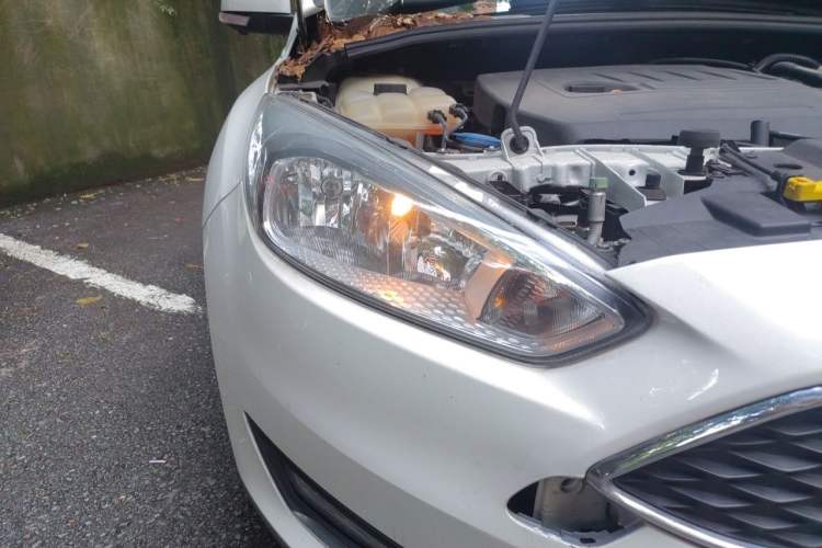 Used Ford Focus 2017 Hatchback EcoBoost 180 Automatic Elite Model Right Front Headlight