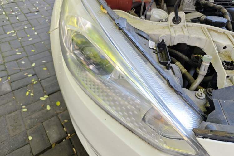 Used Ford Focus 2017 Sedan 1.6L Manual Comfort Plus SmartDrive Edition Right Front Headlight