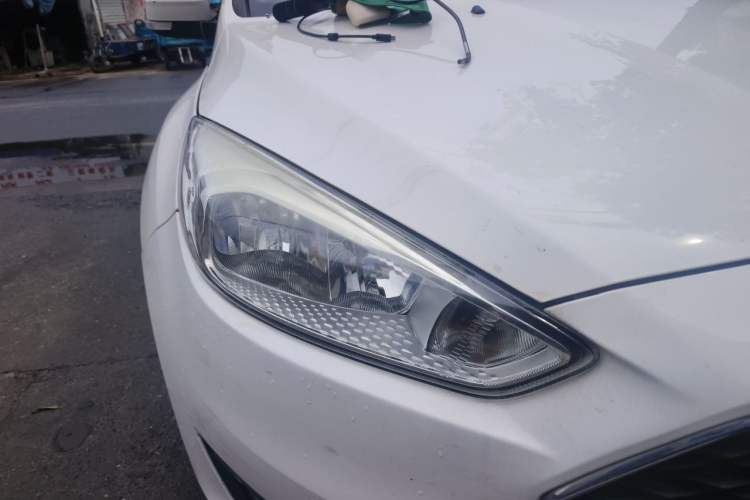 Used Ford Focus 2017 Hatchback 1.6L Manual Comfort Plus SmartDrive Edition Right Front Headlight