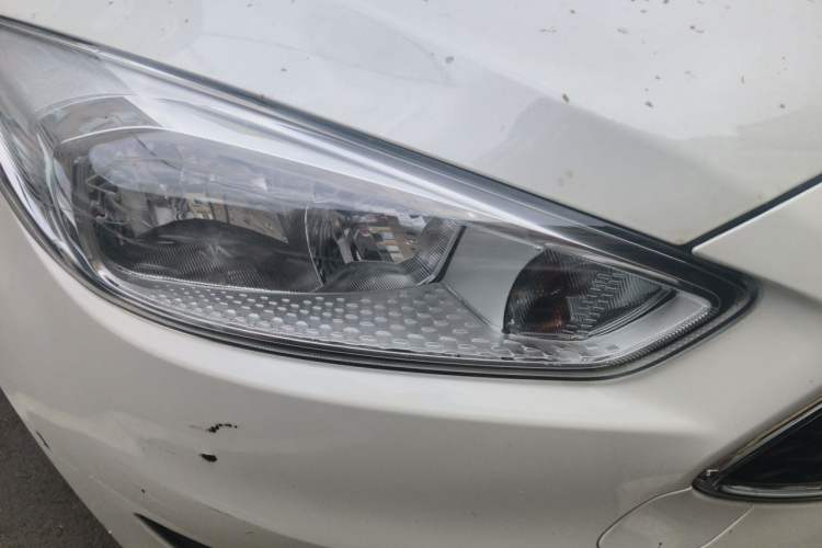Used Ford Focus 2017 Hatchback 1.6L Automatic Fashion Edition Smart Drive Version Right Front Headlight