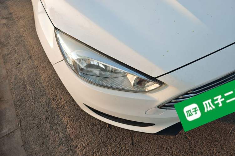Used Ford Focus 2017 Sedan 1.6L Automatic Comfort Plus SmartDrive Edition Right Front Headlight