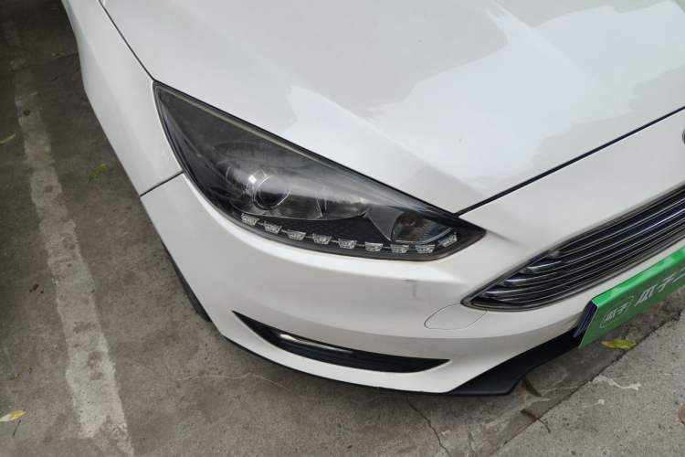 Used Ford Focus 2017 Sedan 1.6L Manual Comfort Plus SmartDrive Edition Right Front Headlight