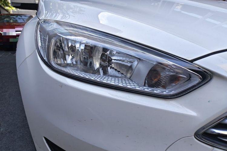Used Ford Focus 2017 Sedan 1.6L Automatic Fashion Edition Smart Drive Version Right Front Headlight