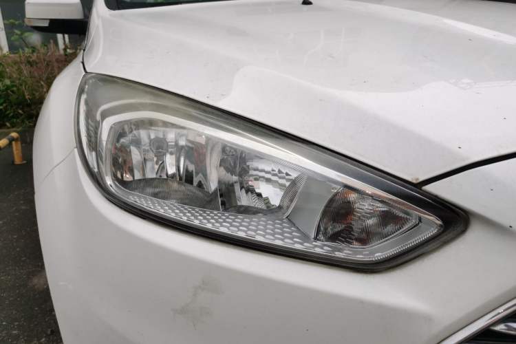 Used Ford Focus 2017 Sedan 1.6L Automatic Fashion Edition Smart Drive Version Right Front Headlight