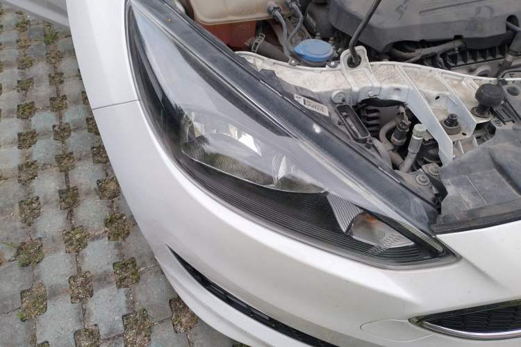Used Ford Focus 2017 Hatchback EcoBoost 180 Automatic Sport Model Right Front Headlight
