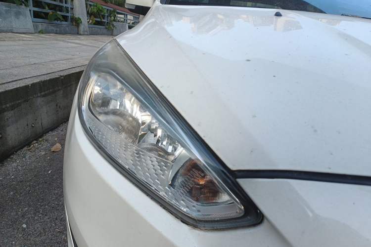 Used Ford Focus 2017 Sedan 1.6L Automatic Fashion Edition Smart Drive Version Right Front Headlight