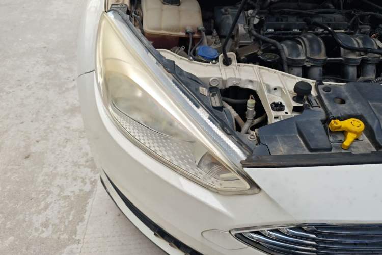Used Ford Focus 2017 Sedan 1.6L Automatic Comfort Plus SmartDrive Edition Right Front Headlight