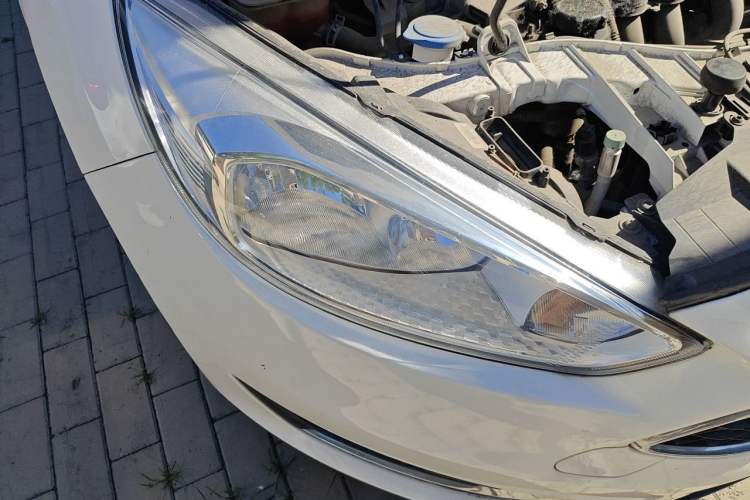 Used Ford Focus 2017 Hatchback 1.6L Automatic Fashion Edition Smart Drive Version Right Front Headlight