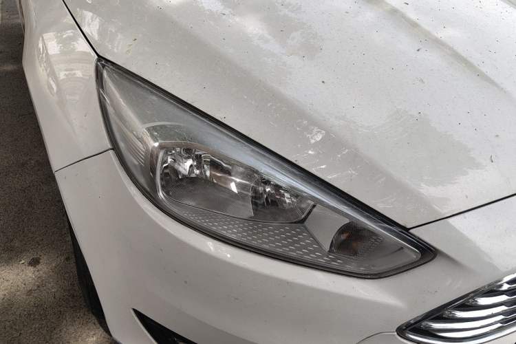 Used Ford Focus 2017 Sedan 1.6L Automatic Comfort Plus SmartDrive Edition Right Front Headlight