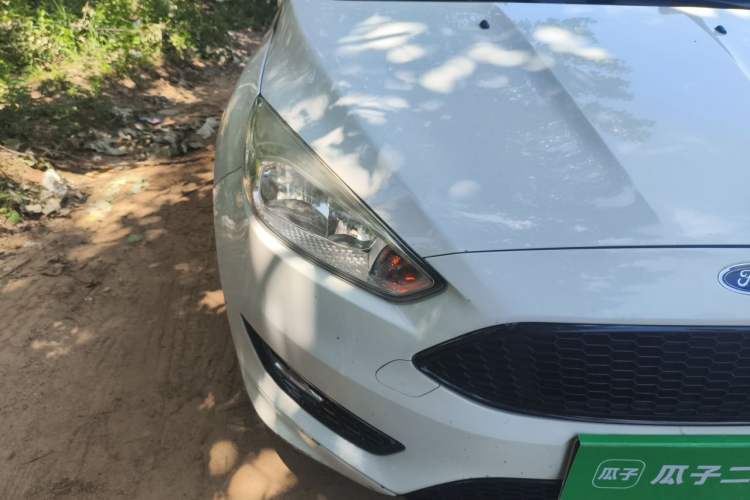 Used Ford Focus 2017 1.5T CTCC White and Black Limited Edition Right Front Headlight