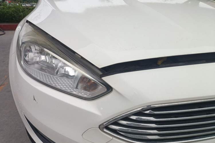 Used Ford Focus 2017 Sedan 1.6L Manual Comfort Plus SmartDrive Edition Right Front Headlight