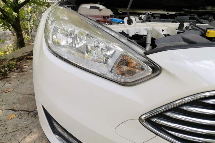 Used Ford Focus 2017 Sedan 1.6L Automatic Fashion Edition Smart Drive Version Right Front Headlight