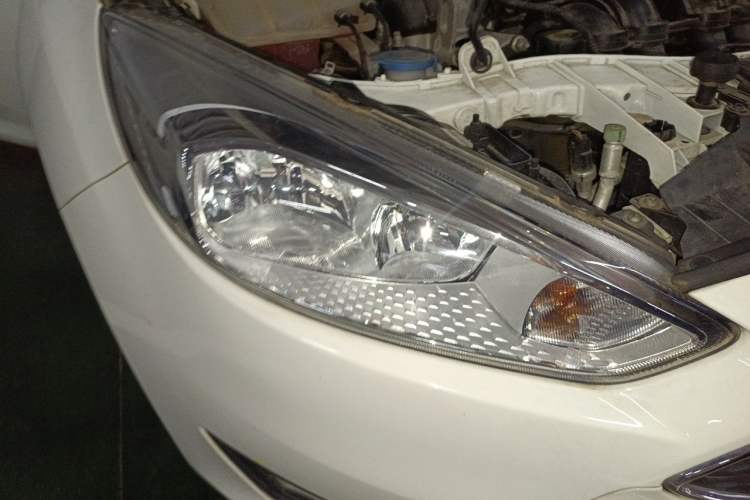 Used Ford Focus 2017 Hatchback 1.6L Automatic Fashion Edition Smart Drive Version Right Front Headlight