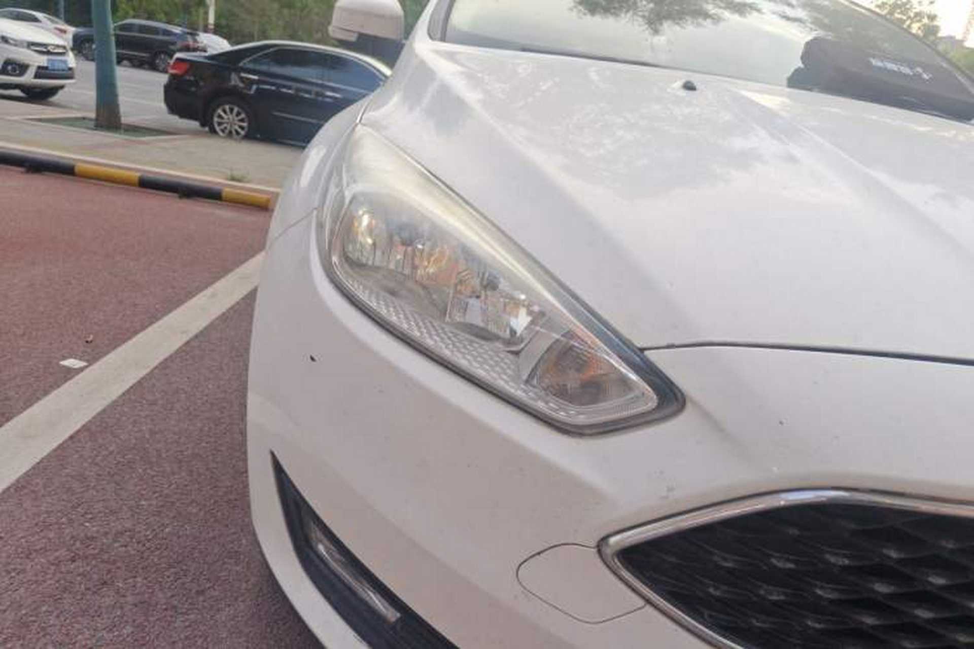 Used Ford Focus 2017 Hatchback 1.6L Automatic Comfort Plus SmartDrive Edition Right Front Headlight