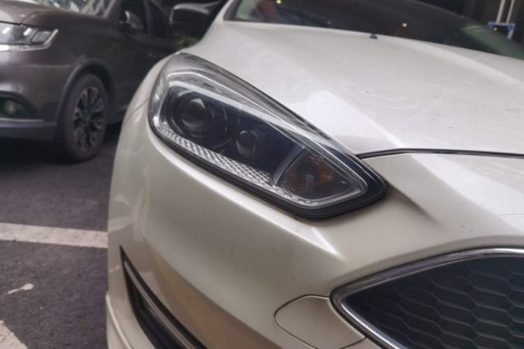 Used Ford Focus 2017 Hatchback EcoBoost 180 Automatic Elite Model Right Front Headlight