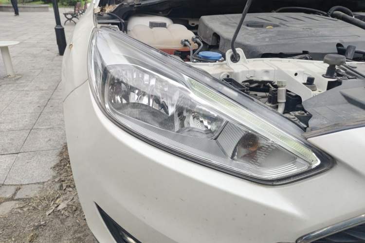 Used Ford Focus 2017 Hatchback EcoBoost 180 Automatic Elite Model Right Front Headlight