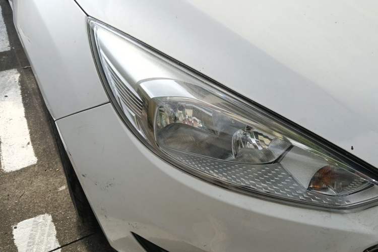 Used Ford Focus 2017 Hatchback 1.6L Automatic Fashion Edition Smart Drive Version Right Front Headlight