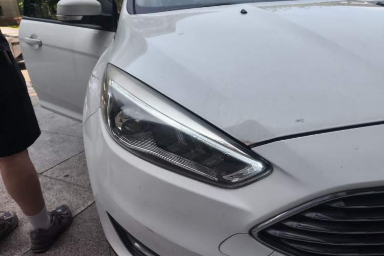 Used Ford Focus 2017 Sedan 1.6L Automatic Comfort Plus SmartDrive Edition Right Front Headlight